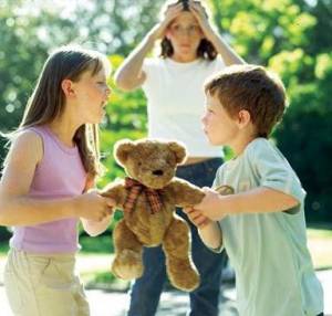 kids-fighting-over-toy-300x286